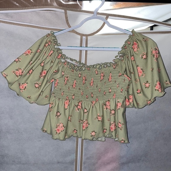 Forever 21 Floral Spring Top - Picture 2 of 4